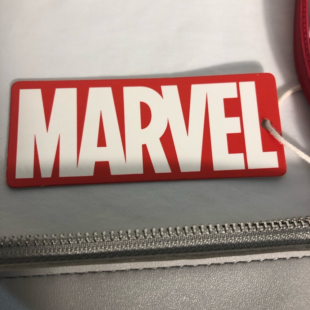 Marvel Gray Wristlet Red Strap Logo Clutch Bag Pouch NWT - Picture 4 of 12